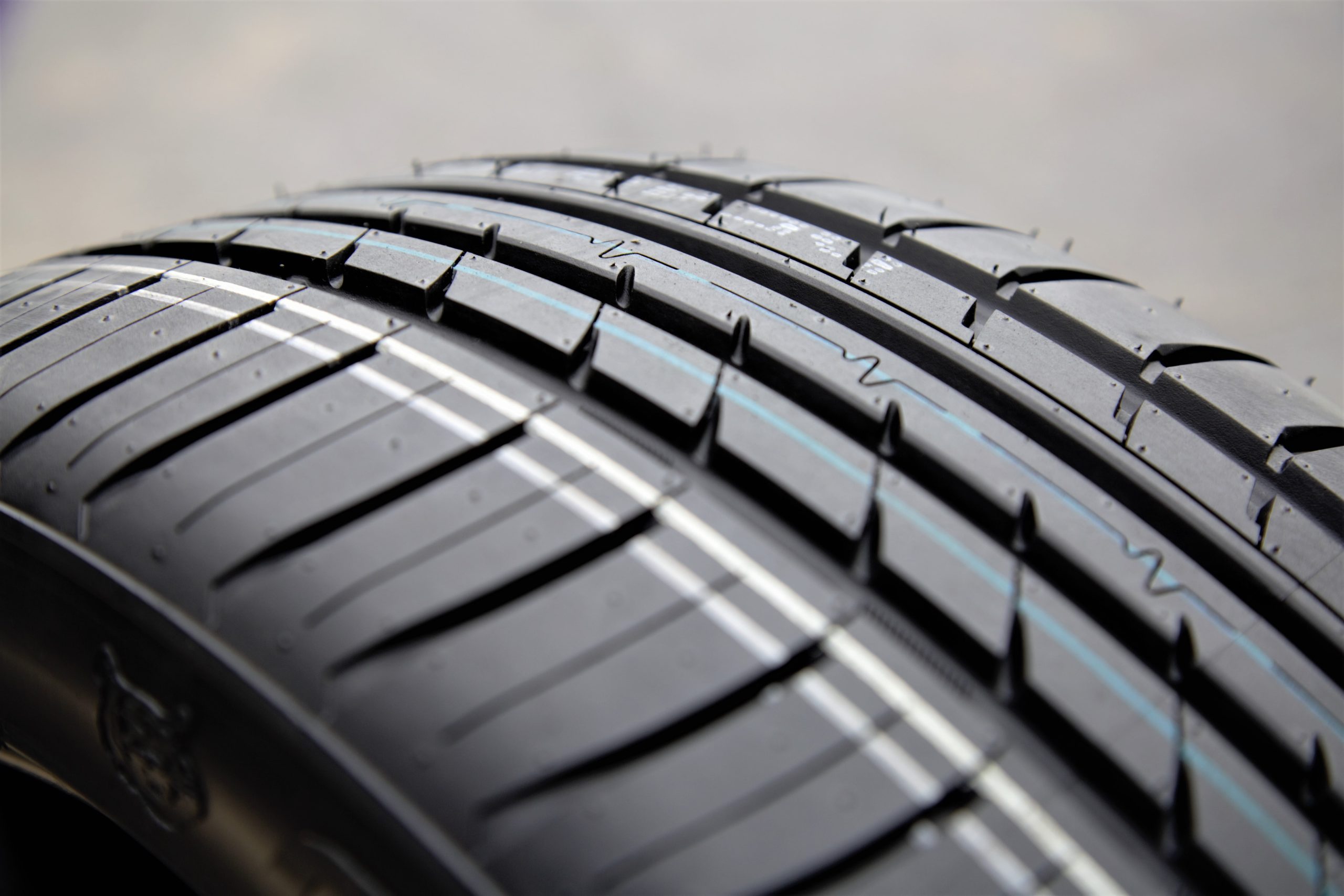 Cosmo ZR 265/35R18 97Y XL All-Season Tire