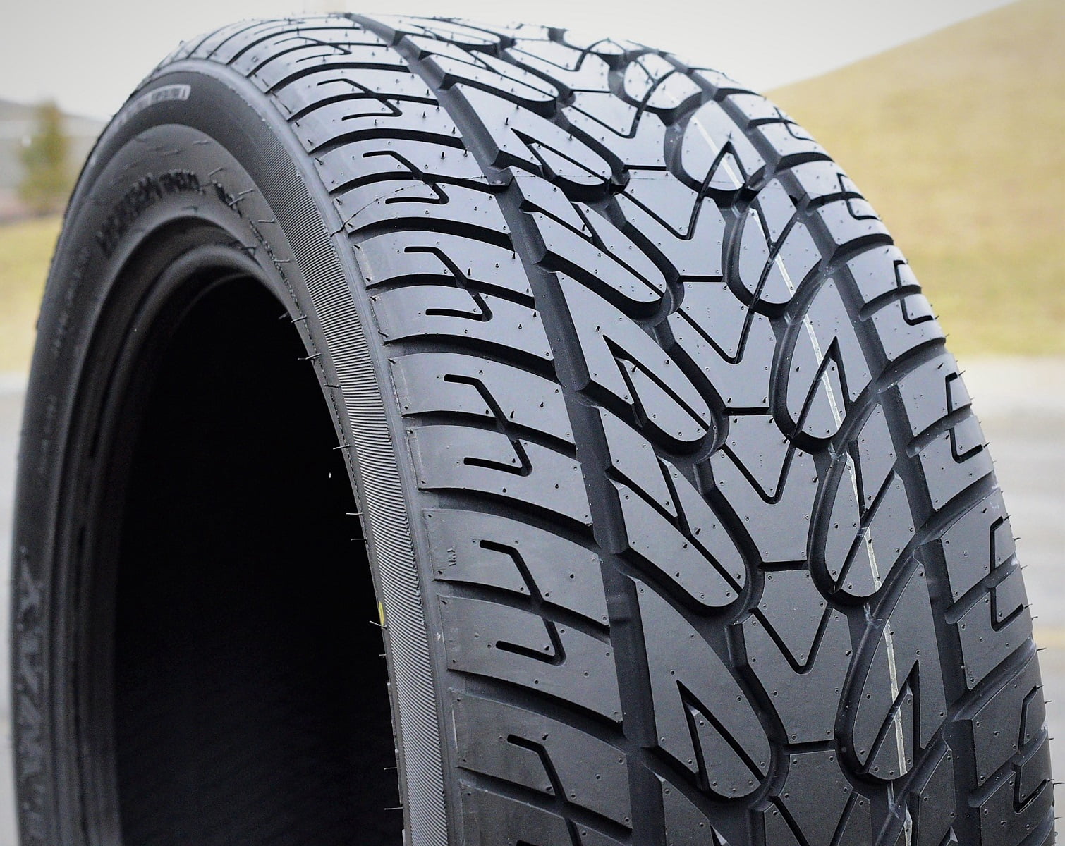 Fullway HS266 275/45R20 110H XL All-Season Tire