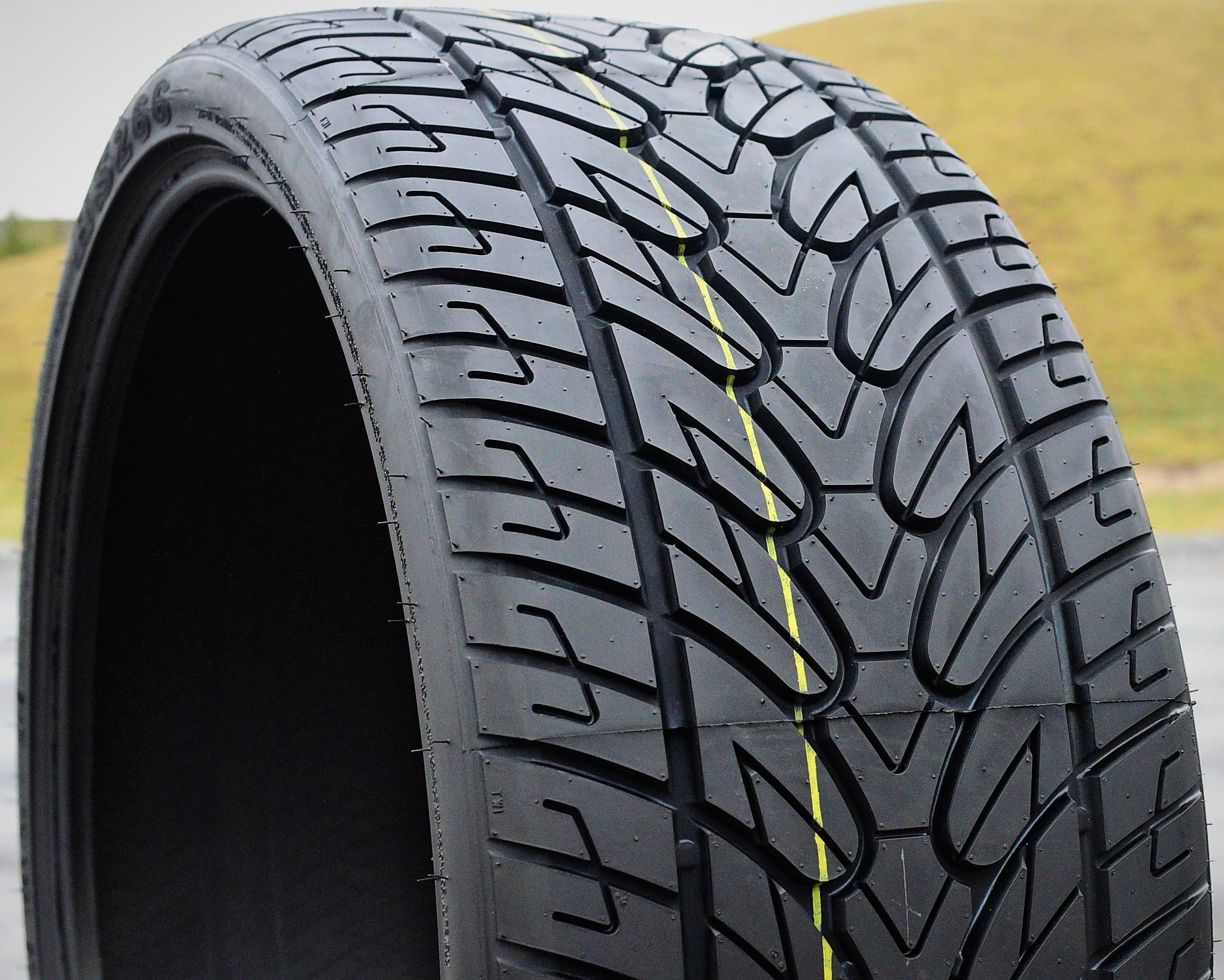 Fullway HS266 295/30R26 107V XL All-Season Tire