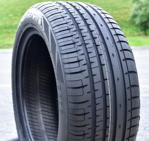 Accelera Phi-R 245/40R17 95W XL Tire